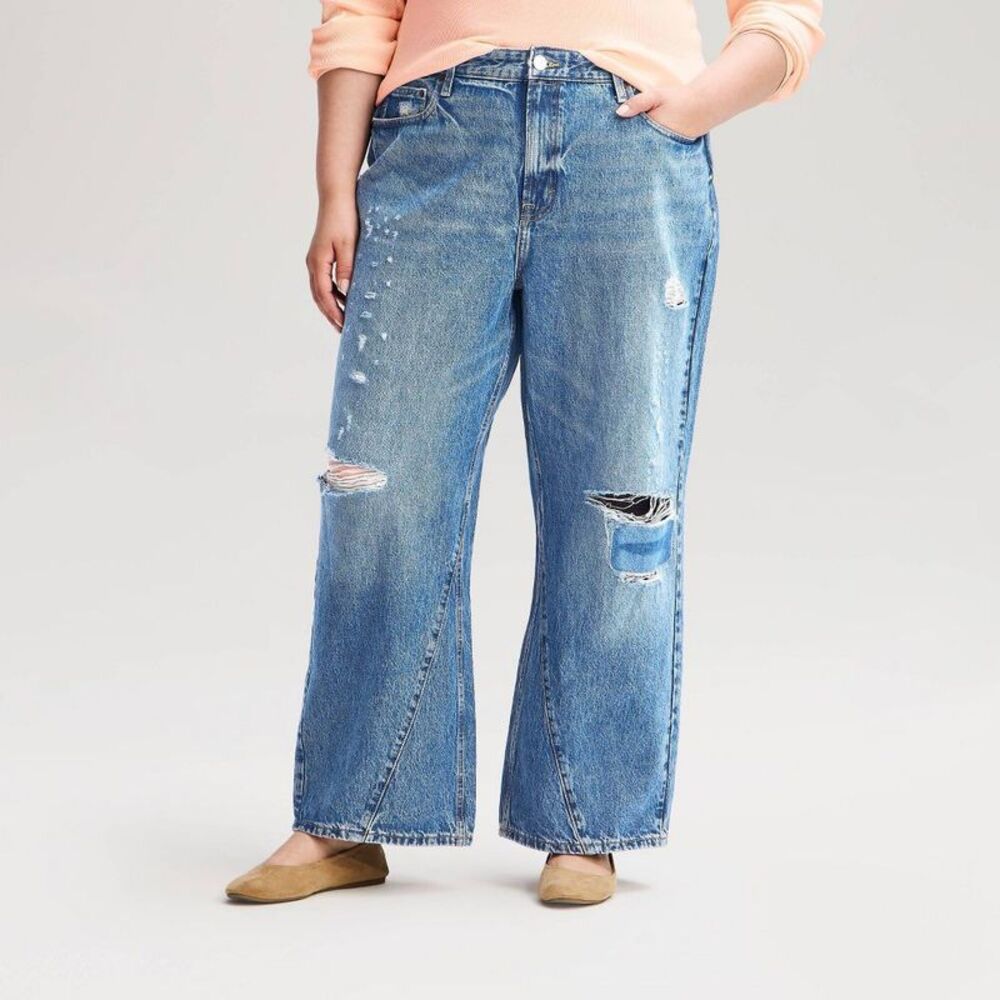 Women's Mid-Rise Loose Jeans - Universal Thread Medium Wash 17 Shorts